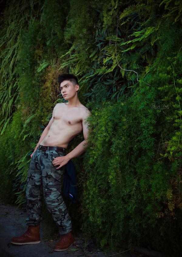 PHOTO-SET-BLUE-MAN-64---A-ZHEN-ONE-YEAR-LATER